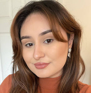 Meet your Posher, Claudia